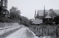 Houses-on-pathway-between-Boscobel-Road-and-Highland-Gardens.-1904.